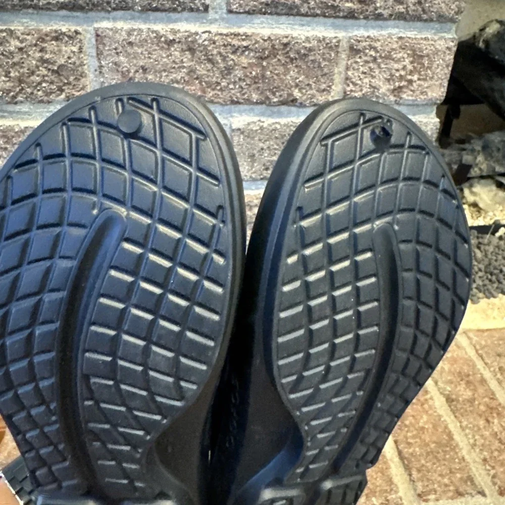 Oofos Recovery Slip-On Sandal M8 W10 Black Flip Flops Gorpcore Athleisure Beach